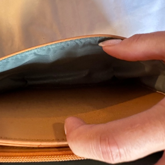 Pixi Mood Vegan Leather Crossbody Bag with Flap Closure - Picture 6 of 10